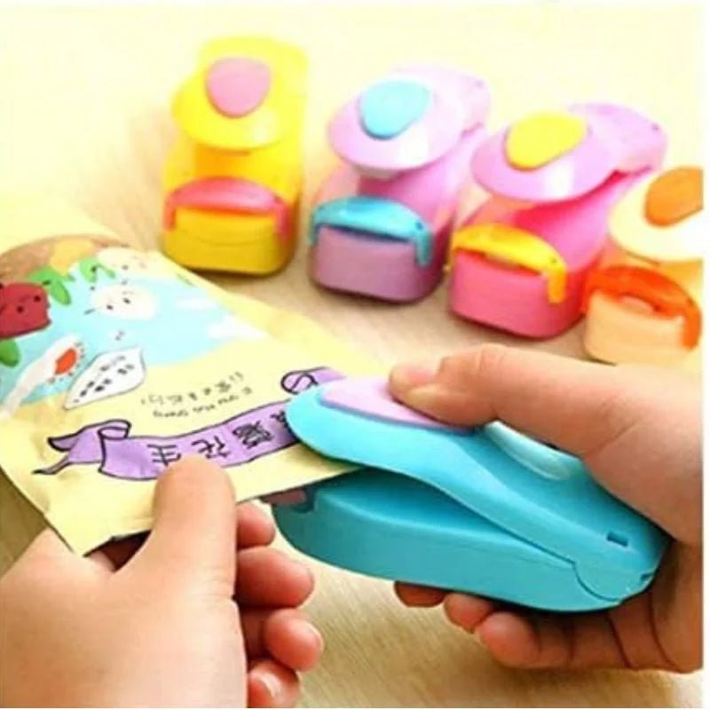 Portable Mini Heat Sealing Machine | Snack Bag Sealer | Handheld Resealer | Random Color - jnty.pk