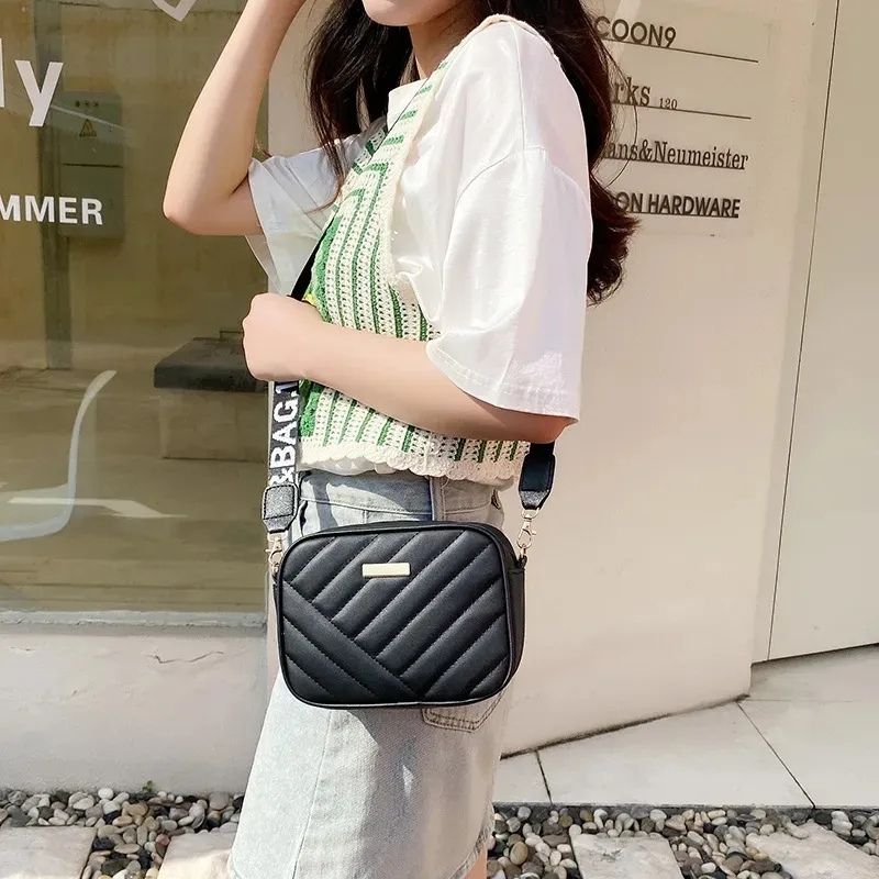 Black Leather Handbag for Girls & Women | Stylish Shoulder & Crossbody Bag | Daily Use & Gift - jnty.pk